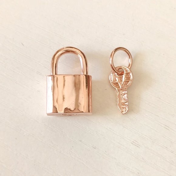 Pandora Rose Gold Padlock & Key Dangle Charm - Picture 2 of 5